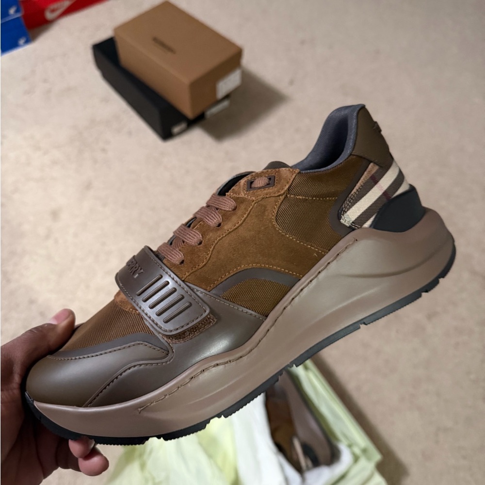 Burberry Ramsey
Brown Check Suede - Picture 3 of 4